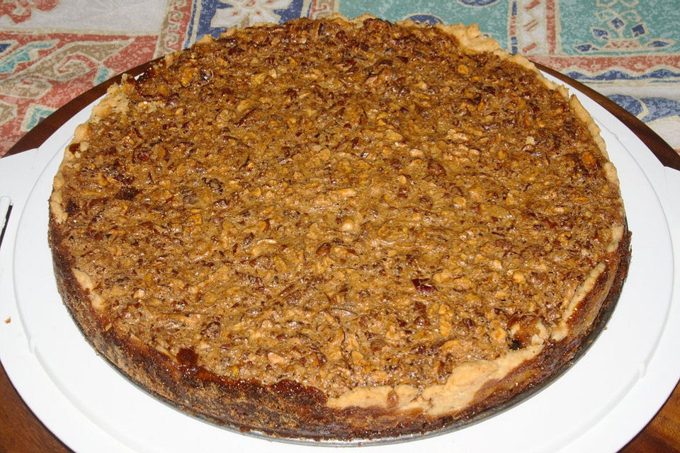 Kanadischer Ahornsirupkuchen mit Walnüssen