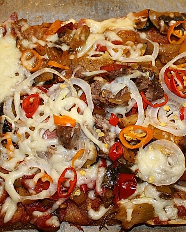 Low carb Pizza mit Scheinenacken und Ratatouille