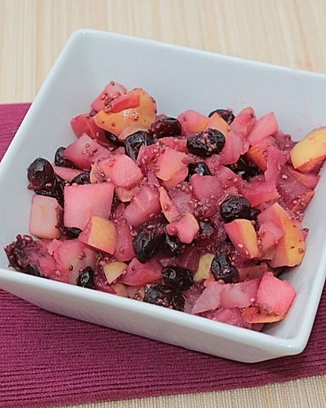 Cranberry-Apfel-Ragout mit Kirschsaft und Chiasamen