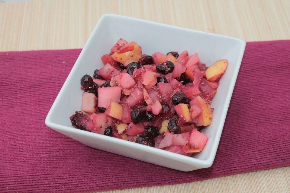 Cranberry-Apfel-Ragout mit Kirschsaft und Chiasamen