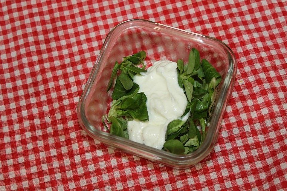 Saure Sahne-Dressing für Feldsalat