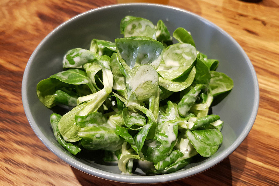 Saure Sahne-Dressing für Feldsalat