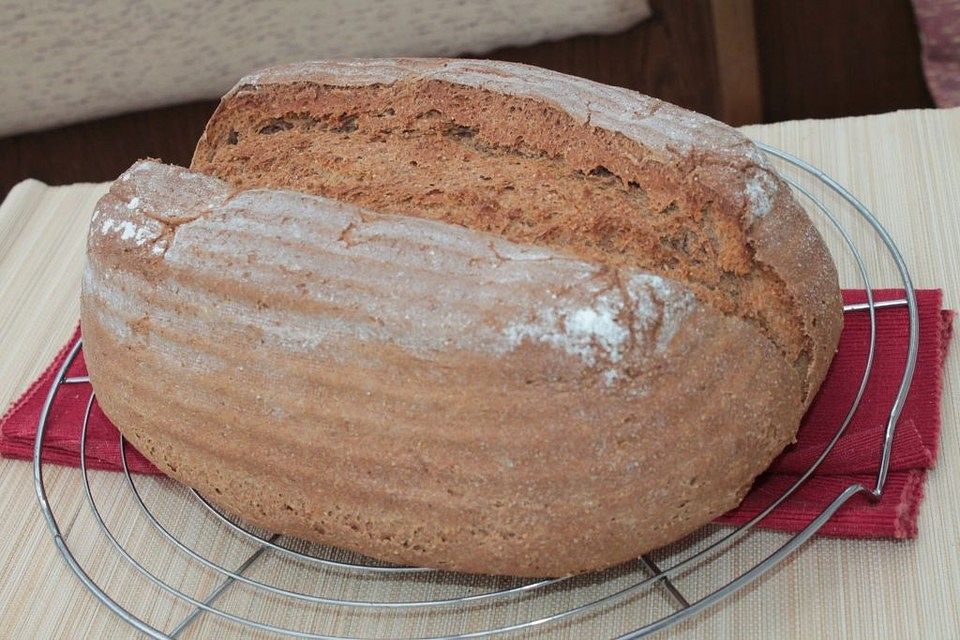 Weizen-Dinkel-Vollkornbrot mit gekochtem Amarant, Chia und Kefir