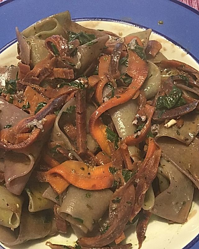 Bärlauch-Karotten-Nudeln mit Gorgonzola