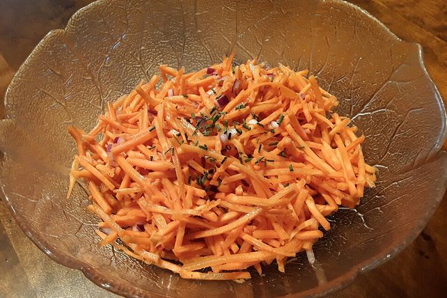 Schneller Möhrensalat mit Knoblauch von bertino-küche| Chefkoch
