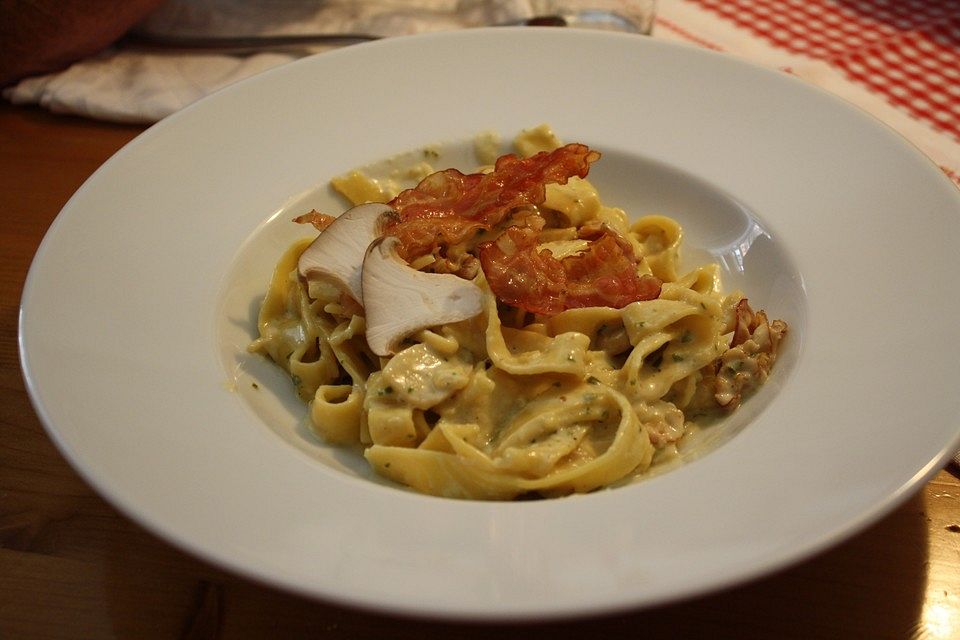 Tagliatelle in Rosmarincreme