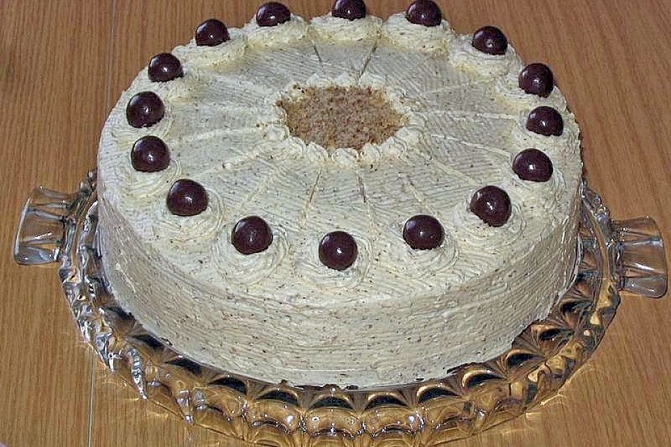 Oma´s Nussbuttercremetorte