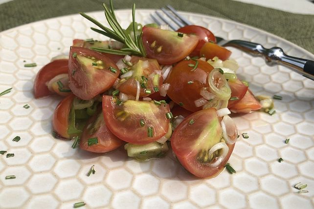Tomatensalat mit Rosmarin-Honig-Vinaigrette von k_aktuseis| Chefkoch