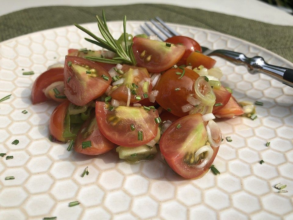 Tomatensalat mit Rosmarin-Honig-Vinaigrette von k_aktuseis| Chefkoch