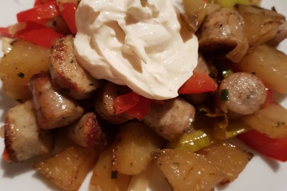 Bratwurst-Kartoffel-Pfanne mit Gemüse