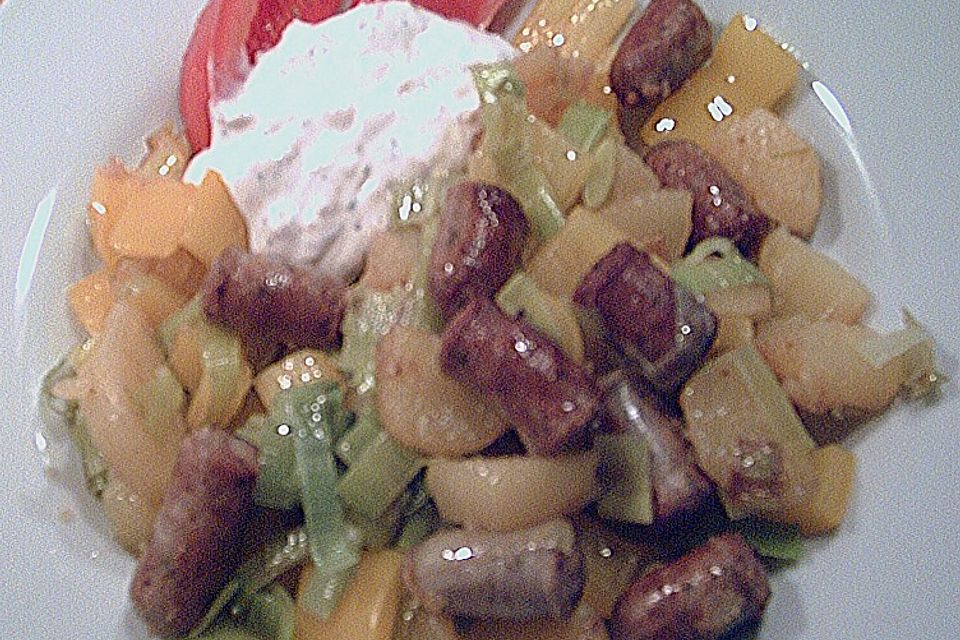 Bratwurst-Kartoffel-Pfanne mit Gemüse