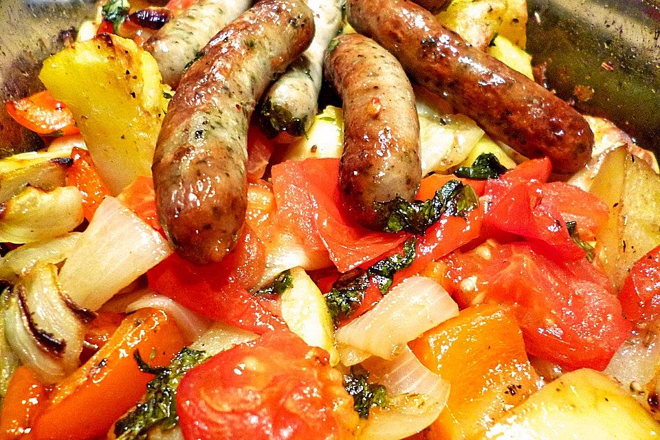 Bratwurst-Kartoffel-Pfanne mit Gemüse