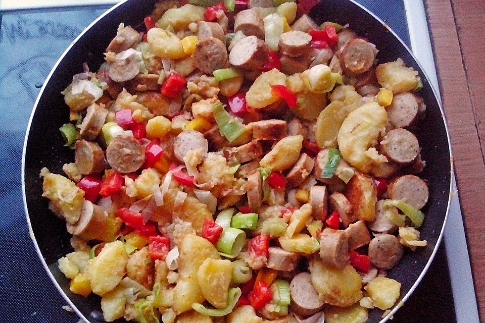 Bratwurst-Kartoffel-Pfanne mit Gemüse