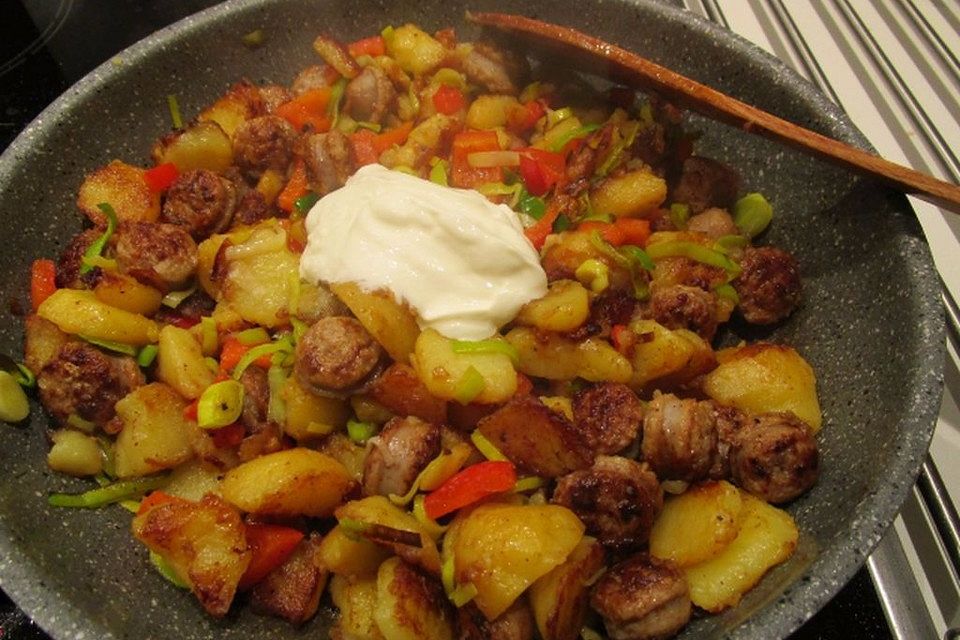 Bratwurst-Kartoffel-Pfanne mit Gemüse