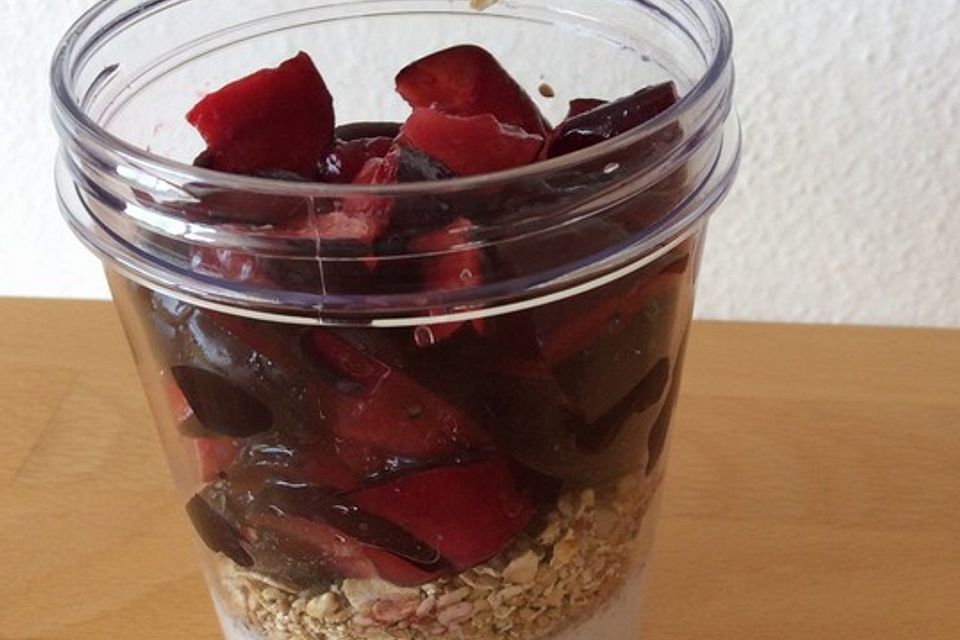 Pflaumenmüsli mit Vanille-Honig-Quark Pflaumenmüsli mit Vanille-Honig-Quark