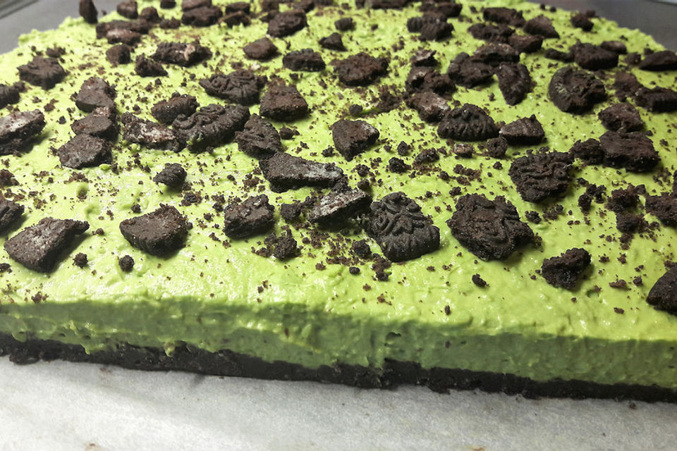 Matcha-Cheesecake mit Oreo-Keksen