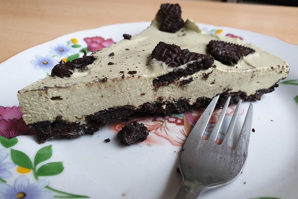 Matcha-Cheesecake mit Oreo-Keksen