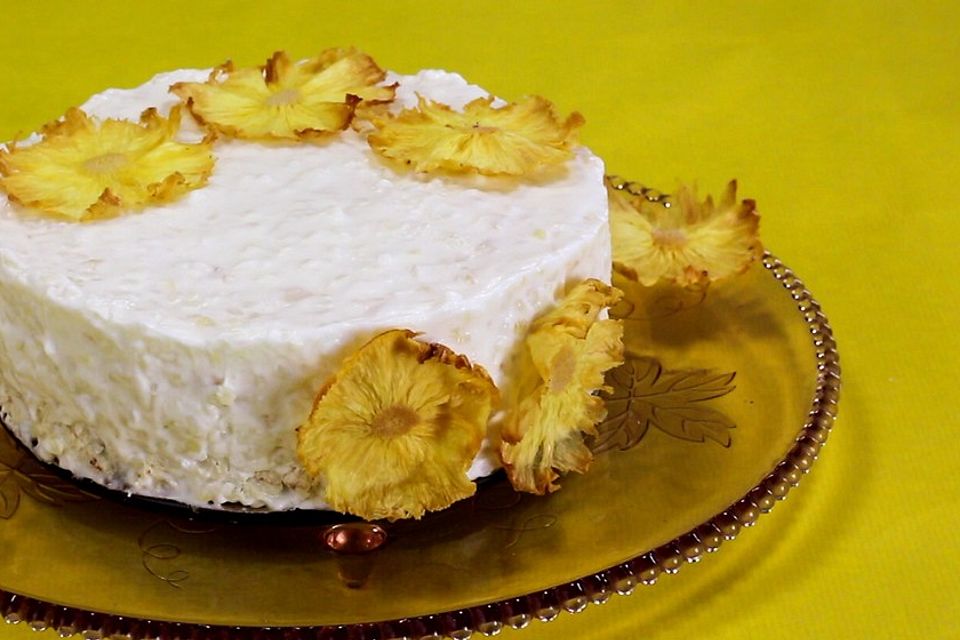 Kokos Milchreis Torte mit Ananasblüten