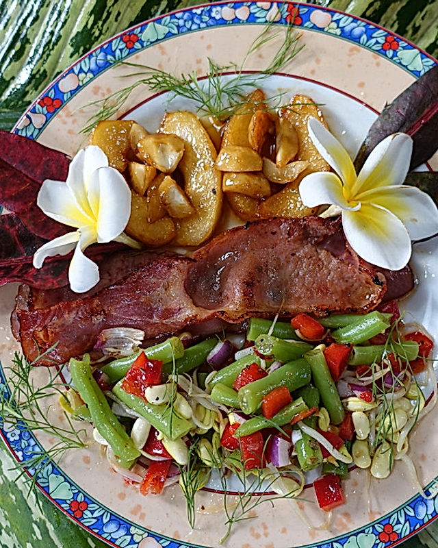 Grüner Bohnensalat mit karamellisierten Birnen, Macadamianüssen und Speck