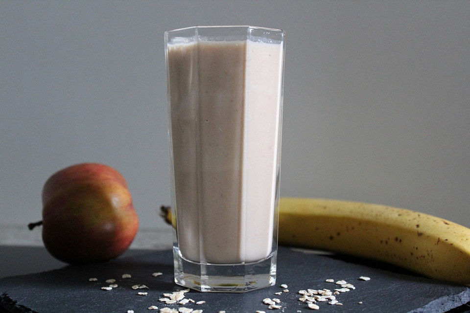 Apfel-Bananen-Haferflocken-Shake