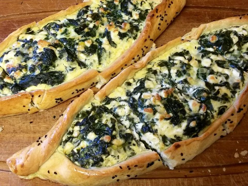 Pide mit Spinat, Schafskäse und Ei - Kochen Gut | kochengut.de