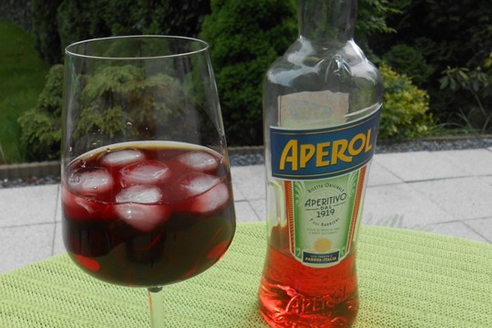 Aperol mit Cassis