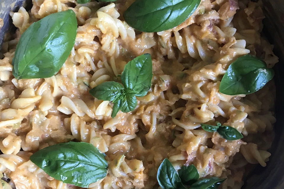 Fusilli mit Zucchini-Mohrrübensoße