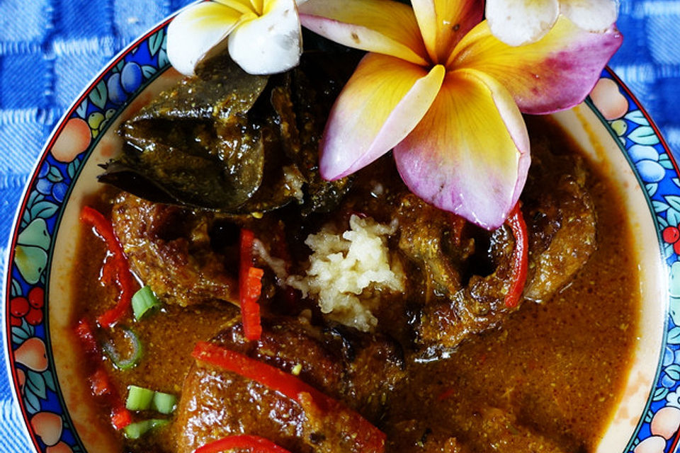 Rendang-Ayam khas 'Dapoer Sriwidi'