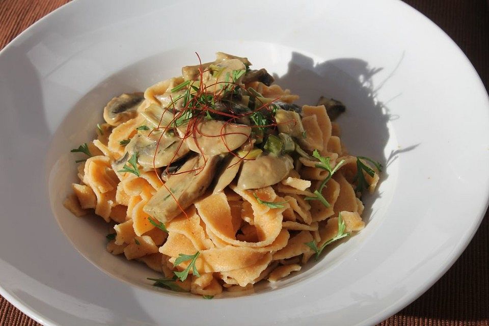 Spaghetti mit Champignon-Sahne-Sauce