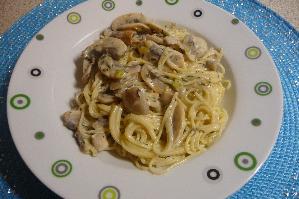 Spaghetti mit Champignon-Sahne-Sauce