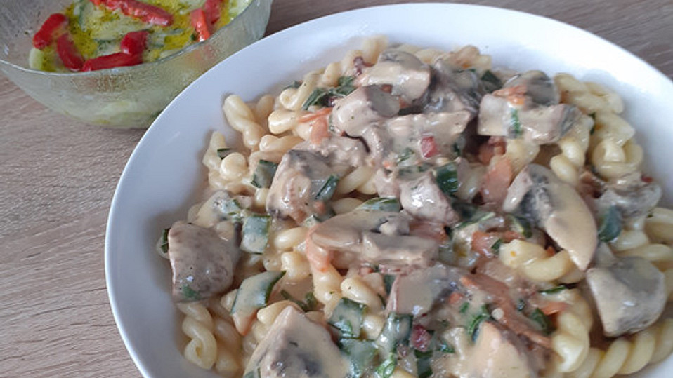 Spaghetti mit Champignon-Sahne-Sauce von r00flr00fl Spaghetti mit Champignon-Sahne-Sauce von r00flr00fl