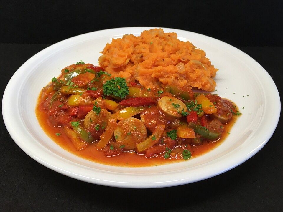 Paprika-Currywurst-Gulasch von McMoe| Chefkoch