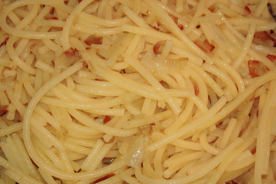 Spaghetti mit gerösteten Zwiebeln