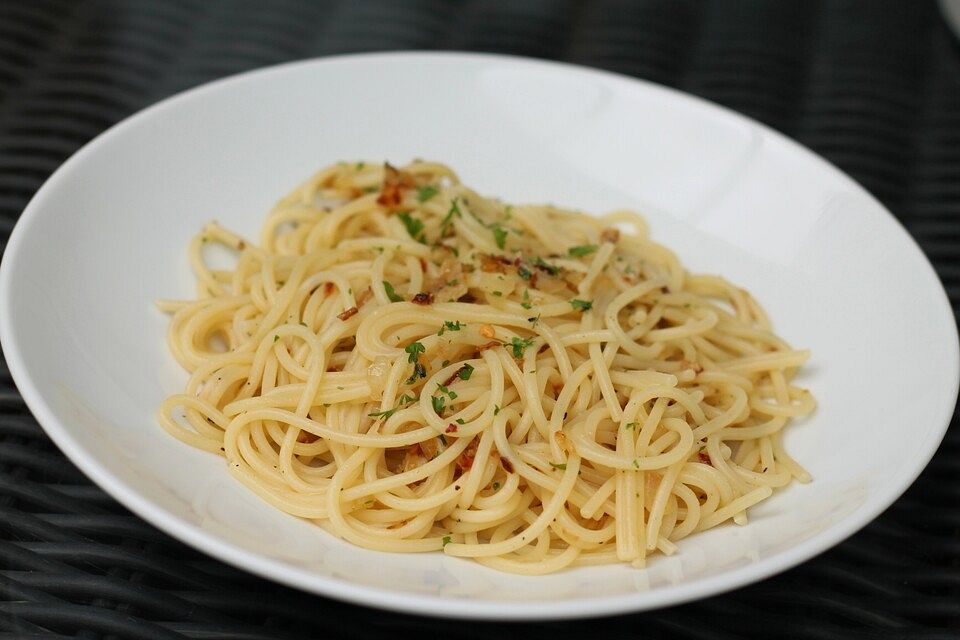 Spaghetti mit gerösteten Zwiebeln