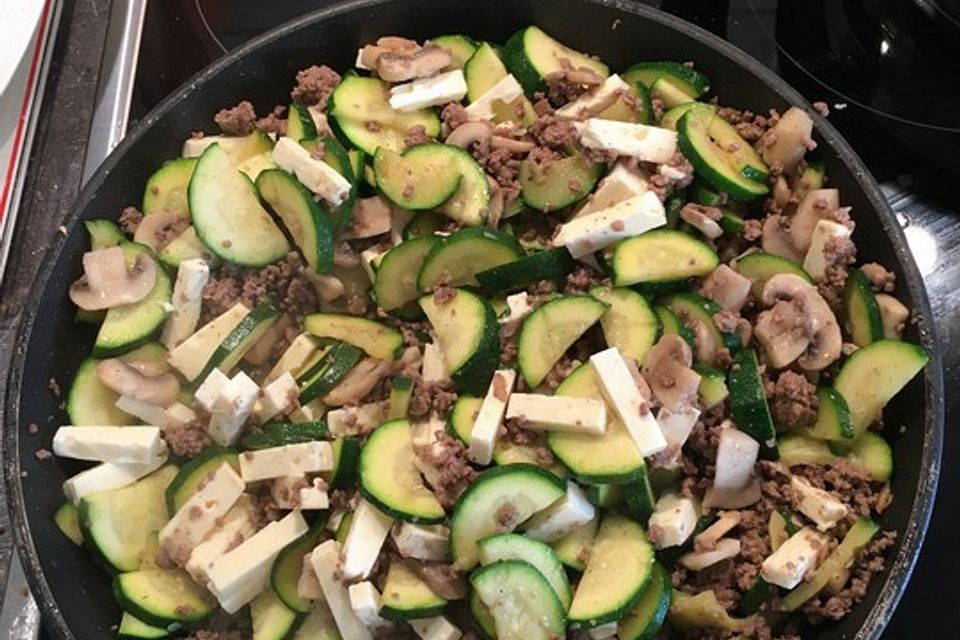 Zucchini-Hack-Pfanne mit Feta