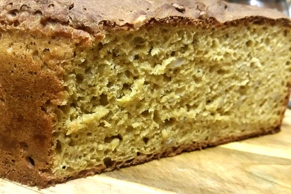 Saftiges Sonnenblumenkernbrot mit Kurkuma