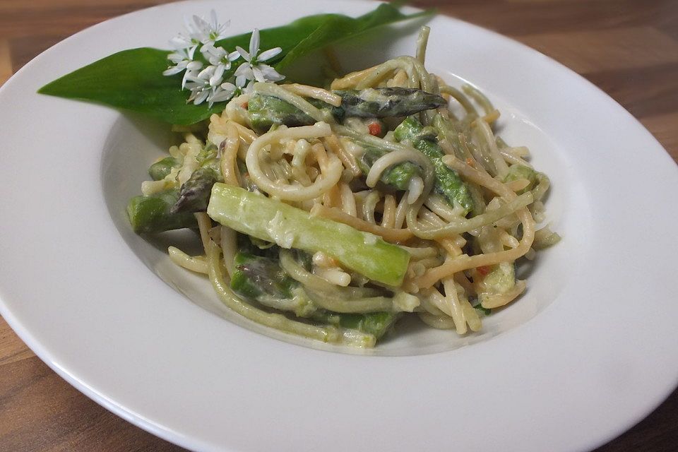 Spaghetti mit Bärlauch und weißem Spargel