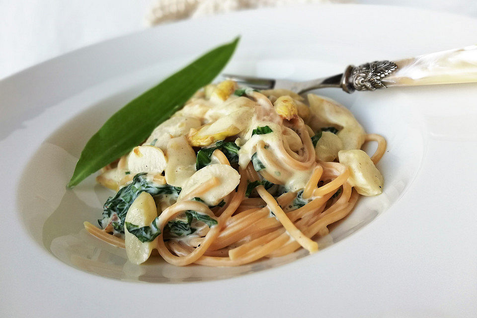 Spaghetti mit Bärlauch und weißem Spargel