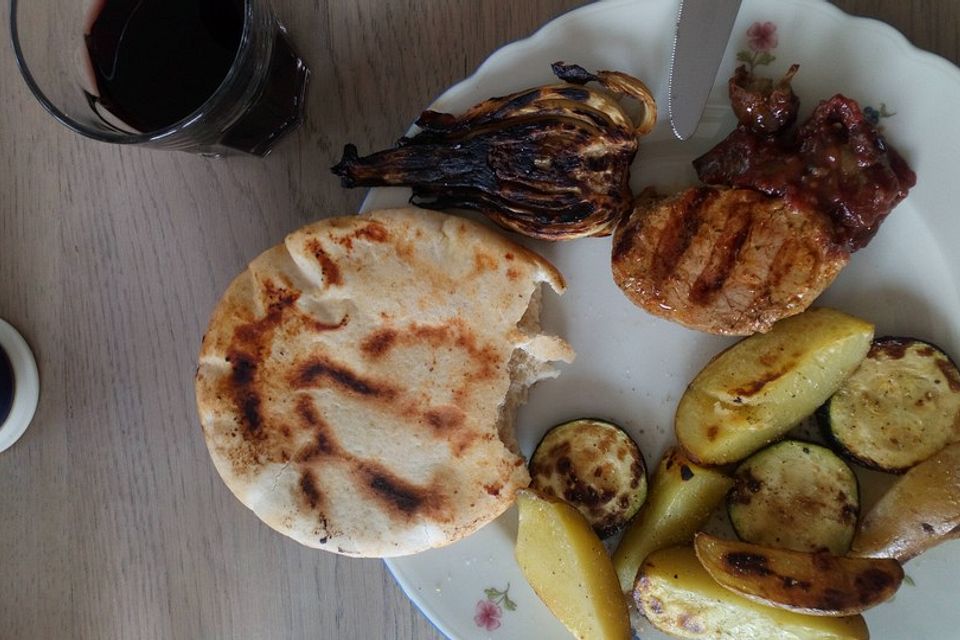 Gefülltes Fladenbrot oder Pitataschen