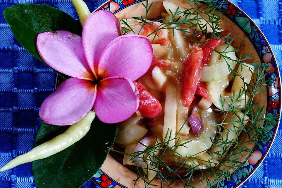 Gemischter Tomatensalat mit Gurken und Birnen nach "I Made"