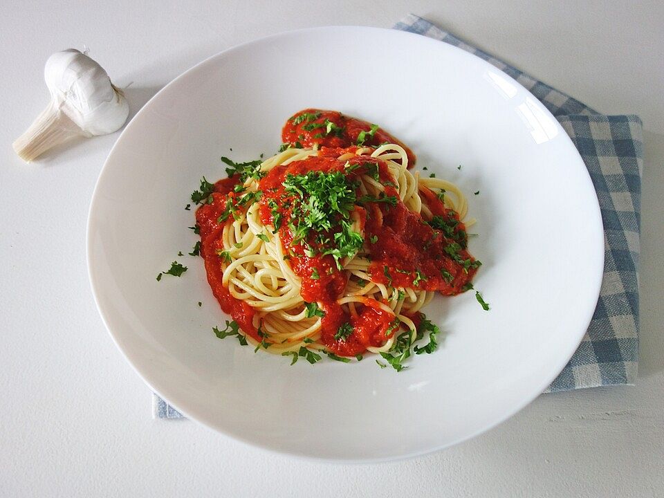 Spaghetti mit Knoblauch, Öl, Tomaten und Petersilie von Bernie2| Chefkoch