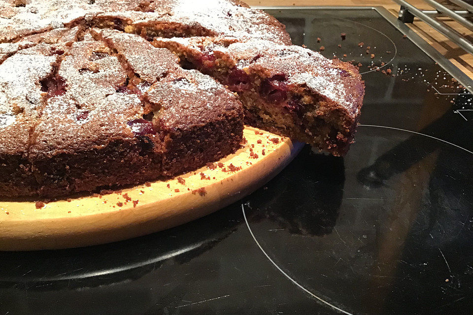 Glutenfreier Kirsch-Nuss-Kuchen