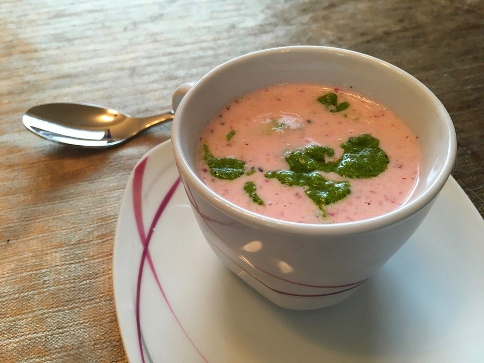 Radieschensuppe mit grünem Pesto mit steirischem Bergkäse von ...
