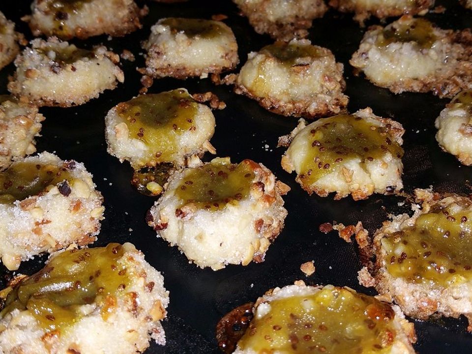 Nusskugeln mit Kiwifüllung von _Cherrylein_| Chefkoch