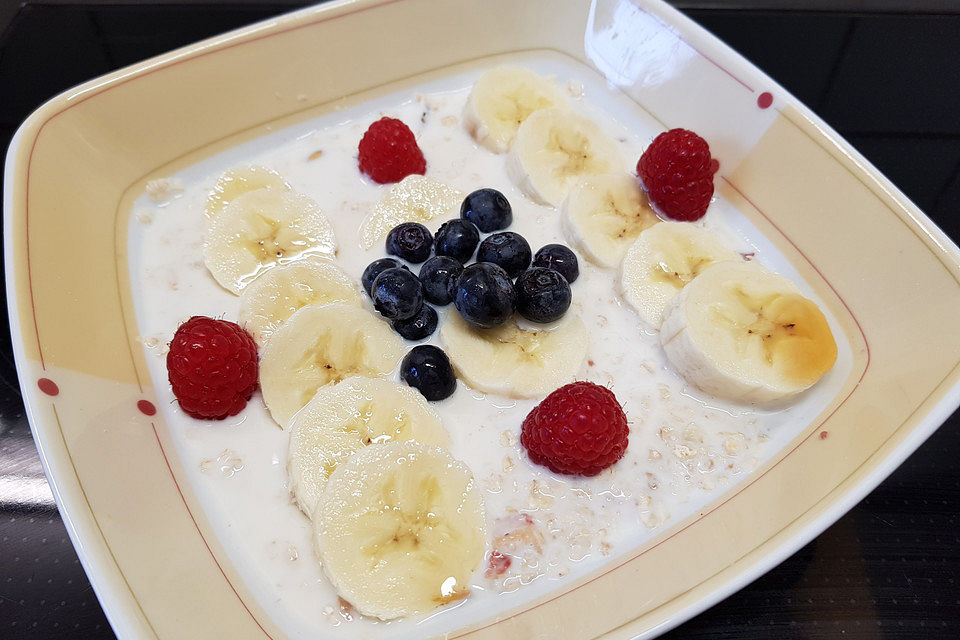 Bananen-Beeren-Porridge