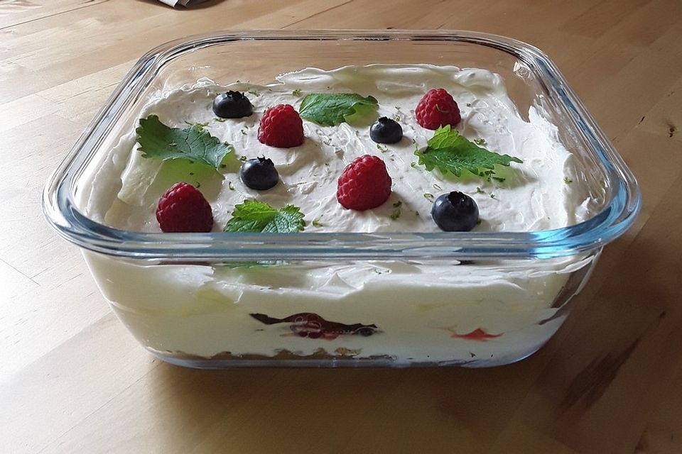 Sommerliches Quark-Sahne Dessert