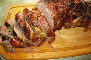 Kammrollbraten mit Nierenfüllung