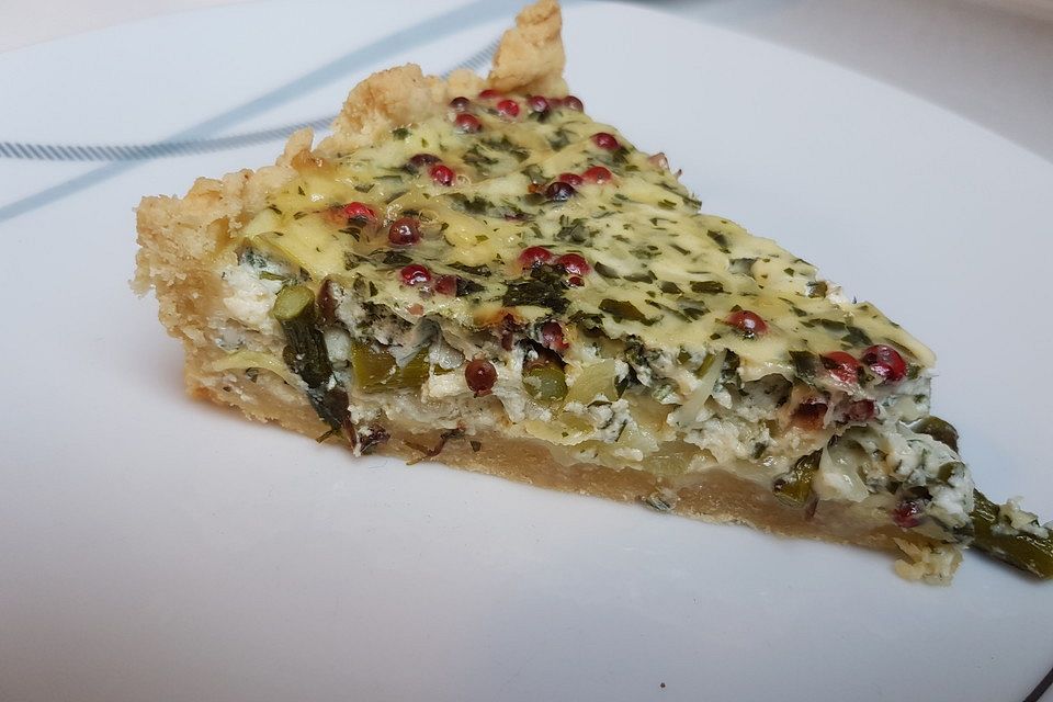 Quiche von grünem Spargel