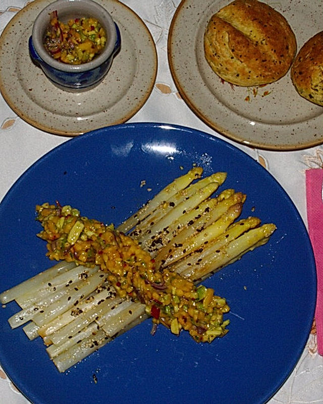 Spargel mit Sesam und Mango-Avocado-Salsa