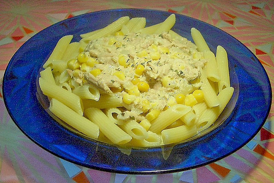 Penne  mit Thunfisch - Mais - Sauce